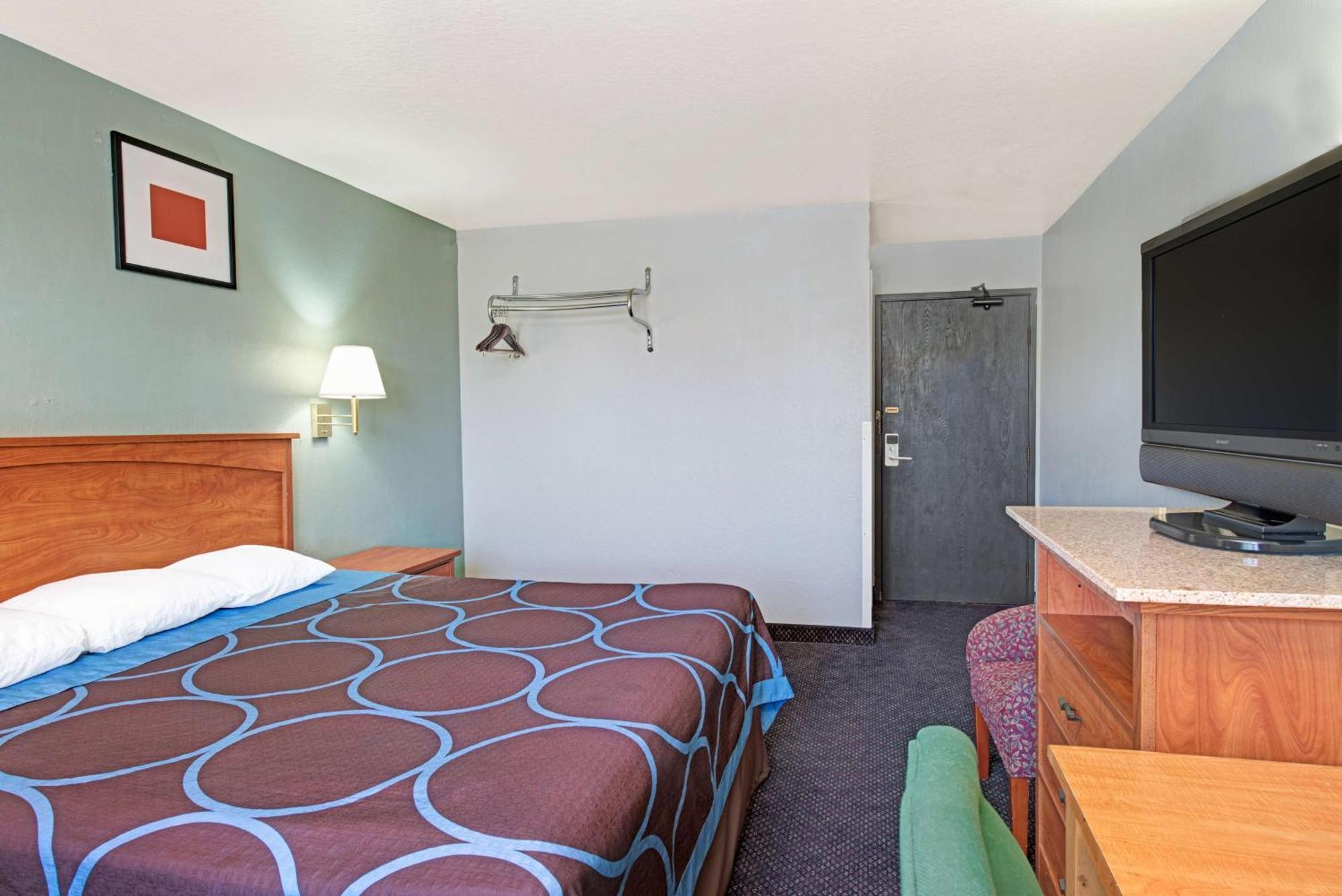 Super 8 By Wyndham Sacramento/florin Rd